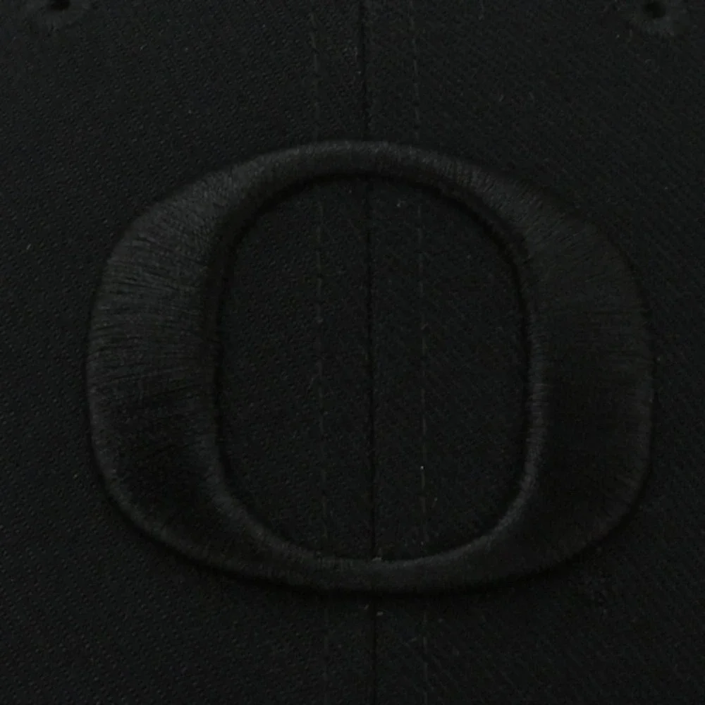 Nike Oregon Ducks Triple Black Dri-Fit Swoosh Flex Hat Cap Mens OSFM Legacy91